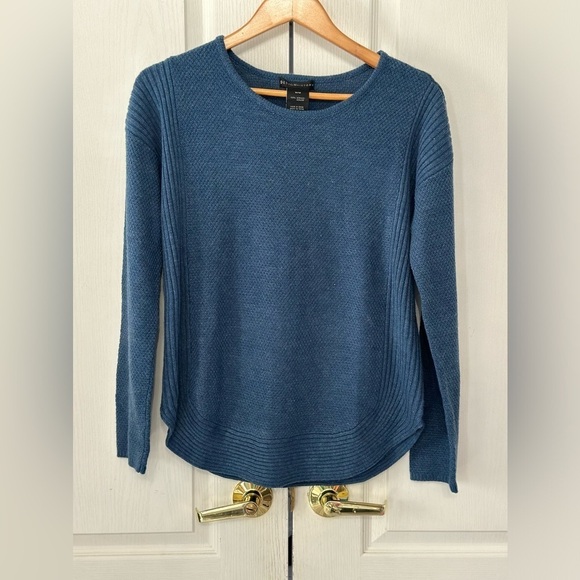 Design History Women's Long Sleeve Crew Neck Sweater Size Medium Blue - Picture 1 of 3